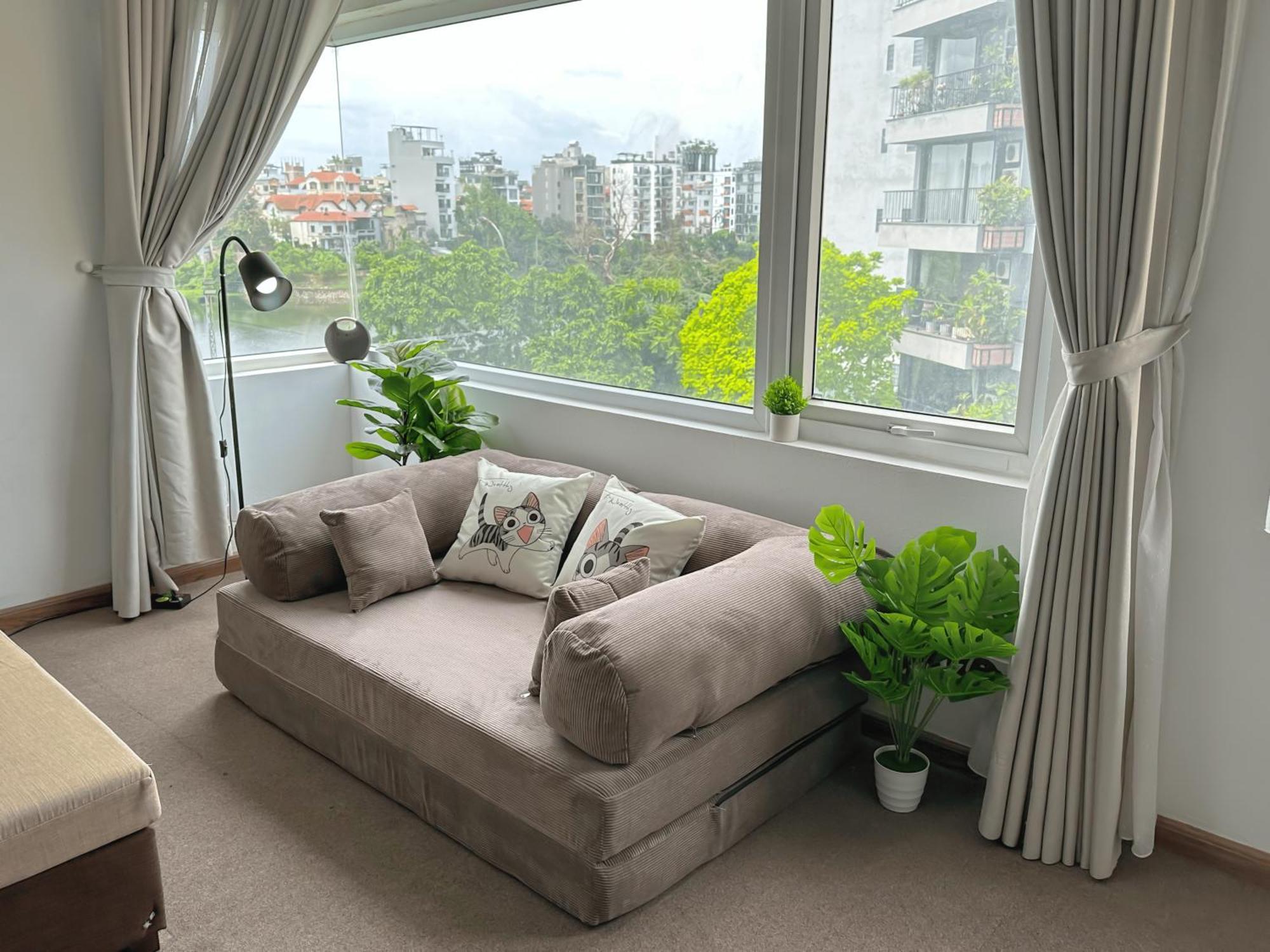 Zuzi To Ngoc , West Apartment *