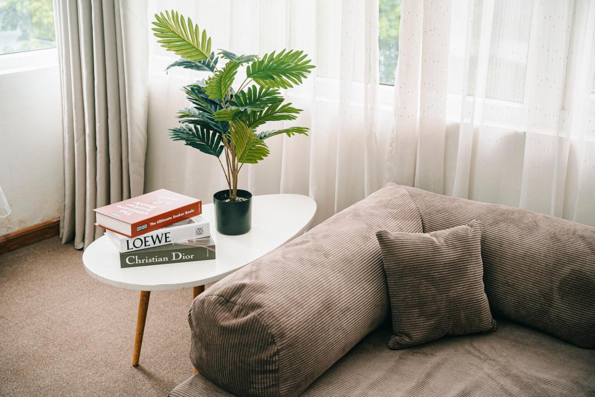 Zuzi To Ngoc , West Apartment *